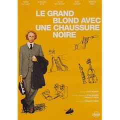 Le grand blond avec une chaussure noire