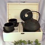 Produkt-Bild: teeblume - Gusseisen Teekannen Set Arare 0,7 Liter, Untersetzer, 2 Cups, schwarz