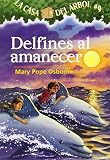 Delfines Al Amanecer / Dolphins at Daybreak (La Casa Del Arbol / Magic Tree House) (Spanish Edition)