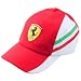 Diese neue supercoole Cap von PUMA FERRARI aus der aktuellen Kollektion begeistert alle Fans. Vorne 
auf der Stirn ist das Ferrari Logo aufgedruckt. An den Seiten befinden sich die italienischen 
Nationalfarben. Auf der R�ckseite ist das Puma Cat Logo eingestickt. Die Cap ist �u�erst hochwertig 
verarbeitet und aus 100% Baumwolle. Sie hat eine Einheitsgr��e und l�sst sich mittels Metallbuckle 
individuell auf jede Kopfgr��e einstellen. Auf der Metallschlie�e ist noch das PUMA Logo gedruckt. 
Ein originaler Puma FERRARI Merchandising Artikel aus der heurigen Saison.