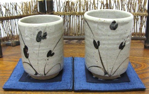 和雑貨　和食器　　伝統工芸品　佐賀県 唐津焼き　【菅ノ谷窯】　唐津焼　夫婦長湯のみ　小花