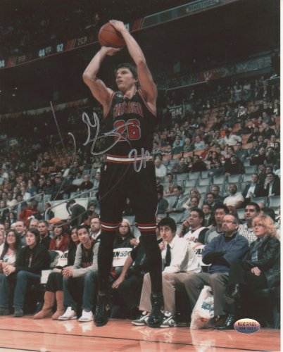 Kyle Korver Autographed 8 x 10 Photo #1