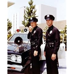 KENT MCCORD AS OFFICER JAMES A. 'JIM' REED, MARTIN MILNER AS OFFICER PETER JOSEPH 'PETE' MALLOY FROM ADAM-12 #4 - IN FARBE - Filmfoto - GROSS - 20x16" (50x40cm)
