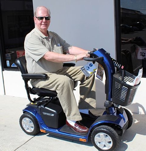 Top Mobility Victory 10 Electric 4-Wheel Pride Scooter - Demo Model + FREE COVER