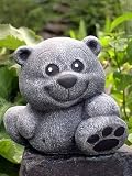 Eigenschaften Tiefes Kunsthandwerk GbR  / Steinfigur Tierfigur Bär teddy schiefergrau