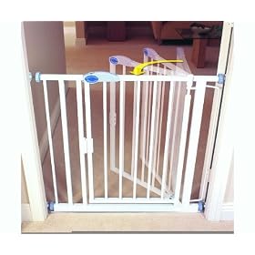 Bettacare - Auto Close White Pressure Fit Stair Gate Extra Narrow 61 - 67.5 cm
