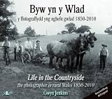 Byw yn y wlad : y ffotograffydd yng nghefn gwlad 1850-2010 = Life in the countryside : the photographer in rural Wales 1850-2010