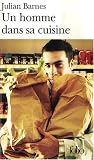 Un homme dans sa cuisine