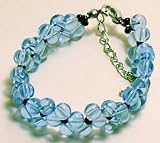 Armband FLOWER hellblaue schwarze Glasperlen Blumenform