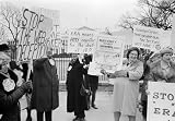 1977 ANTI ERA WOMEN PROTEST AT WHITE HOUSE PHOTO