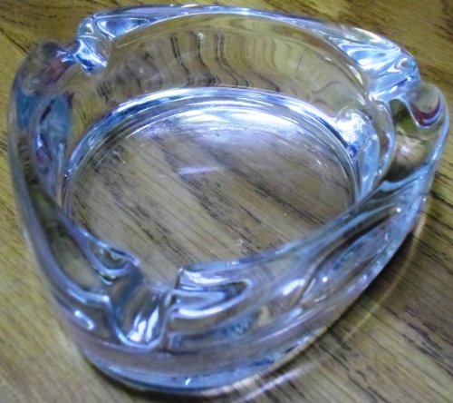 Detail image Triangle Glass Ashtray - 3 Rest