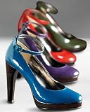 Patent leather-look platform pump