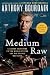 Books : Medium Raw: A Bloody Valentine to the World of Food and the People Who Cook   [MED RAW] [Paperback]
