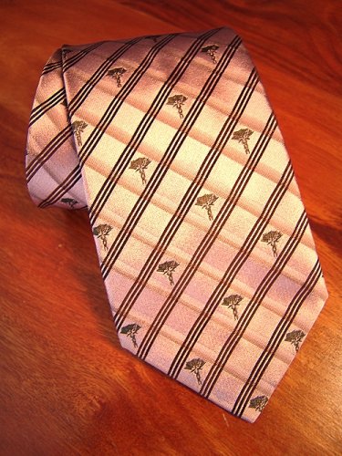 Cover image : Bugatti Designer Krawatte aus feinster italienischer Seide. Original 100 % reine Seidenkrawatte - Einzelstück. (alt-rosa)