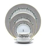 Vera Wang China Holly Wreath Twelve 5 Pc Place Settings