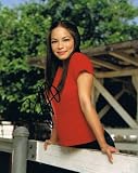 KRISTIN KREUK - Smallville AUTOGRAPH Signed 8x10 Photo