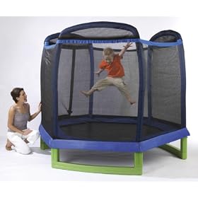 7ft Trampoline and Enclosure