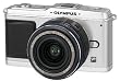 Olympus PEN E-P1 Systemkamera (12 Megapixel, 7,6 cm Display, Bildstabilisator) Kit inkl. 14-42mm Objektiv silber/schwarz
