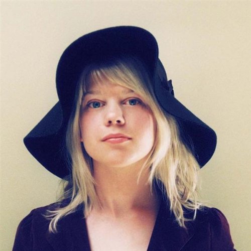 Basia Bulat - Amazon.com
