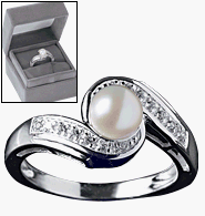 Avon Sterling Silver Genuine Pearl Ring in Gift Box Size 7
