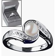 Avon Sterling Silver Genuine Pearl Ring in Gift Box Size 6