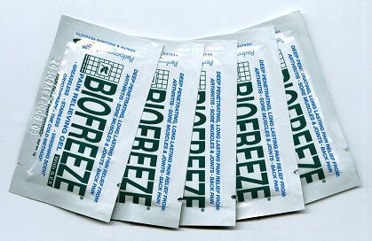 BioFreeze Pain Relieving Gel Gravity Feed Dispenser, 100 x 5 gram packets