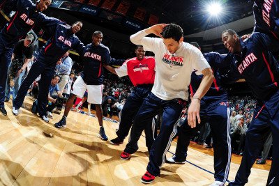 Chicago Bulls v Atlanta Hawks, Atlanta, GA - March 2: Kirk Hinrich Photographic Poster Print by Scott Cunningham, 12x18