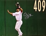 Autographed 8x10 Photo - Catch Shane Victorino - Philadelphia Phillies Baseball Autographed (Certificate of Authenticity: NAXCOM Authenticated) EX - Ex. or Better