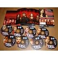 Tru Calling: Fox Series - Complete Seasons 1 & 2 + Collector's Booklet + DVD Exclusive Pilot & Special Featurettes (8 Disc Box Set) [DVD]