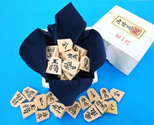 Minase paulownia boxed and Carved boxwood chess pieces on special (japan import)