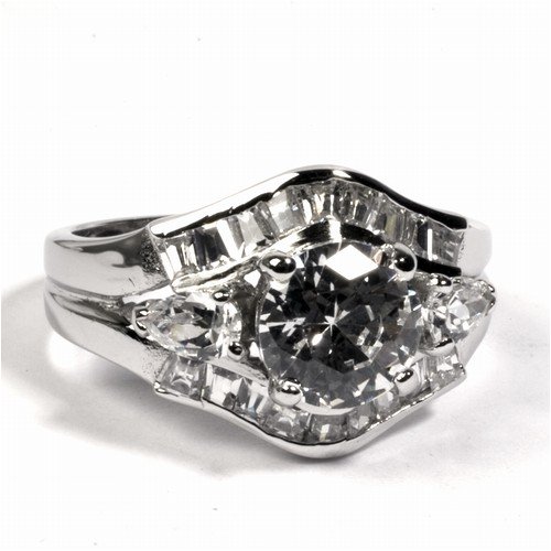 Sterling Silver Ring with Clear CZ - Size: 6-9