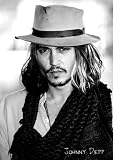 Posters: Johnny Depp Poster - Chapeau Et Longs Cheveux (n/b) (86 x 60 cm) - - :.Éditeur: 1art1 GmbH
