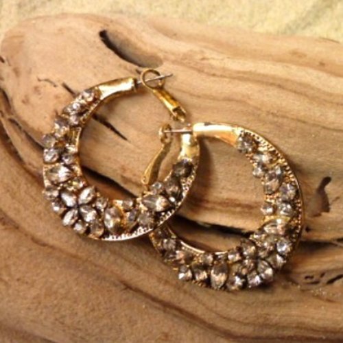 S1137 A pair of hoop earrings with a thickened bottom to hold diamond accents