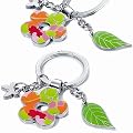 Troika Schl�sselanh�nger Flower Power Blume und Blatt mit Schmetterling Anh�nger bunt