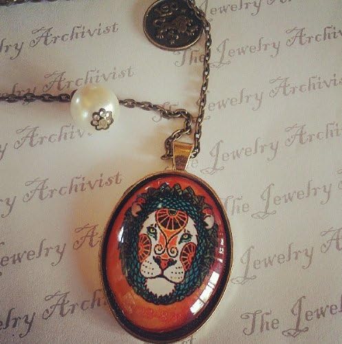 LEO Vintage Antique Retro Astrology Zodiac Oval Portrait Pendant Necklace with Faux Pearl &amp; Character Coin Charm on the Chain. Dress up, Costume, Fashion Jewelry. LOW SHIPPING.
