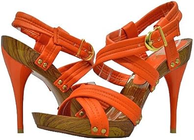 مواضيع ذات صلةلهذا الخريف، طبعات جلود الحيوانات والمسامير المعدنية  مواضيع ذات صلةلهذا الخريف، طبعات جلود الحيوانات والمسامير المعدنية