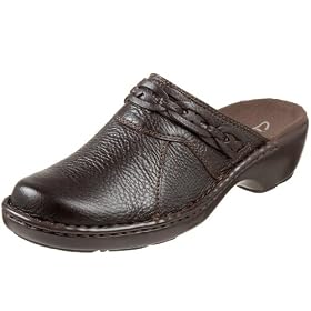 Amazon – Discount Clarks Women’s Deva Clog,Wine,6 M US