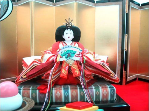 Cover image : 秀光オリジナル限定品 雛人形衣装着親王平飾りセット 帯地反物を京人形として昇華させる技量は紫雲がピカ一！しかもこの価格は限定です