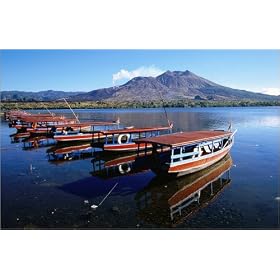 photographie Boats for hire on Lake Batur with Gunung Batur ( the last volcanic activity was in 1...