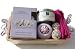 Wellness Geschenkset Lavendel 7 tlg. , Raumduft für die Steckdose, Duftkerze, Badebombe, 2x Badetrüffel, Handtuch 30/50 lila -pink im Bambuskorb