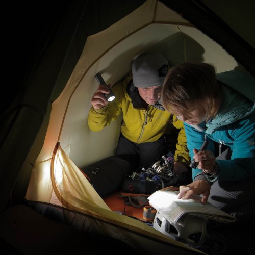 Q7xr RECHARGEABLE torch - 800 lumens - Li-Ion, 2 batteries, USB charger - 5 year guarantee