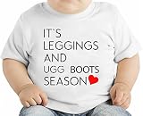 It's Leggings And Ugg Boots Season Funny Slogan オーガニックベビーTシャツ 12 - 18 Months