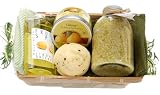 Produkt-Bild: Wellness Geschenkset 7 tlg. Lemongrass Duschgel, Badebombe, Duftkerze, Badesalz, 2 x Handtuch 50x30 hellgr&uuml;n und gr&uuml;n im Bambuskorb