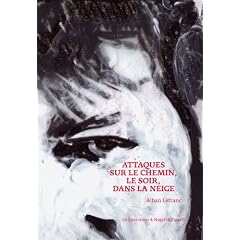 Attaques sur le chemin, le soir, dans la neige