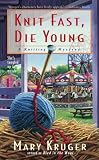 Knit Fast, Die Young: A Knitting Mystery (Knitting Mysteries)