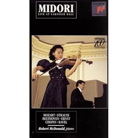 Midori: Live at Carnegie Hall (Mozart, Strauss, Beethoven, Ernst, Chopin, Ravel) [VHS]