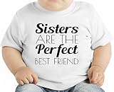 Sisters Are The Perfect Best Friends Funny Slogan オーガニックベビーTシャツ 12 - 18 Months