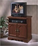 Riverside Furniture 3825 Entertainment TV Stand in Georgetowne Cherry