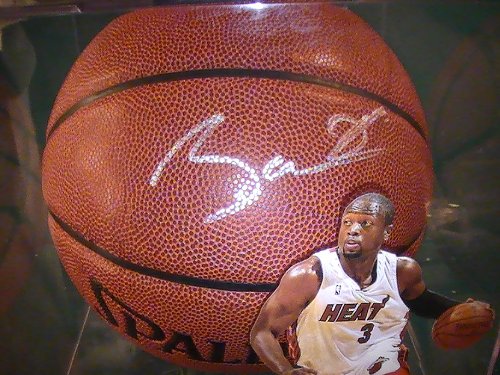 DWAYNE WADE SIGNED AUTOGRAPHED BASKETBALL MIAMI HEAT COA