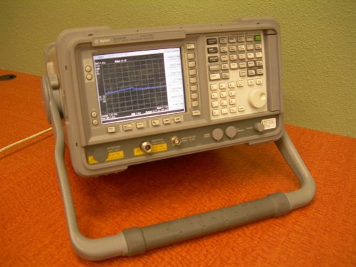 51kRKUamGcL Agilent E4404B ESA E Spectrum Analyzer 9 kHz to 6.7 GHz with options: 1D5, BAA, AYX, A4H. Used.